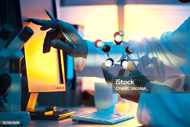 Molekülstruktur Stockfoto und mehr Bilder von Labor - Labor, Bunt - Farbton, Wissenschaftsberuf