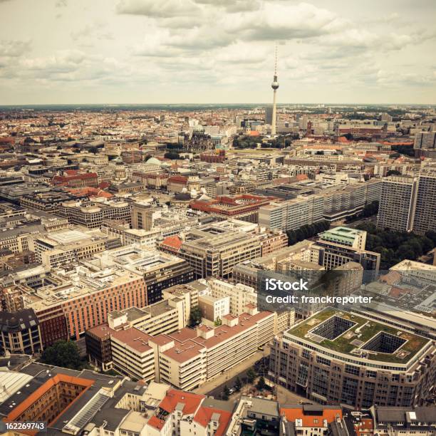 Photo libre de droit de Vue Aérienne De Berlin Alexanderplatz Tour De Télévision Deallemagne banque d'images et plus d'images libres de droit de Berlin