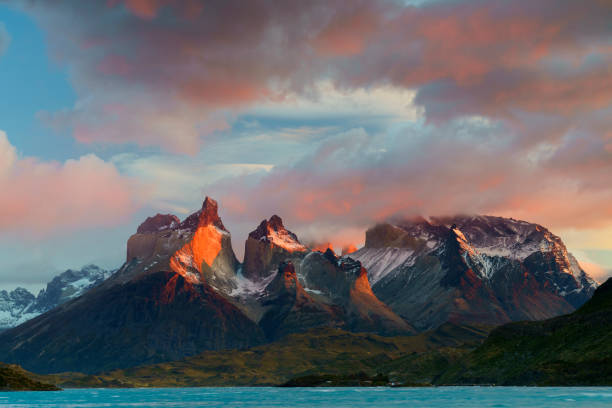 istock Sunrise in Torres del Paine 1622701475