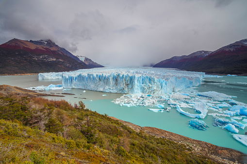 Picturesque lake near the glacier tongue Svinafellsjokull (which is part of ice cap Vatnajokull in South Iceland).