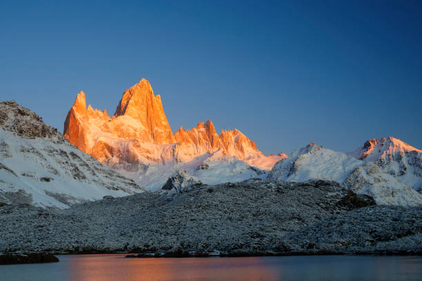 istock Fitz roy sunrise from Laguna Capri 1622703324