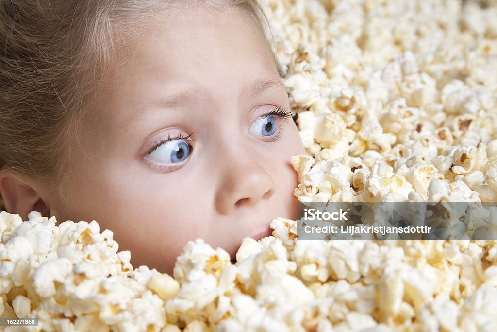 Überrascht Mädchen in popcorn - Lizenzfrei Angst Stock-Foto