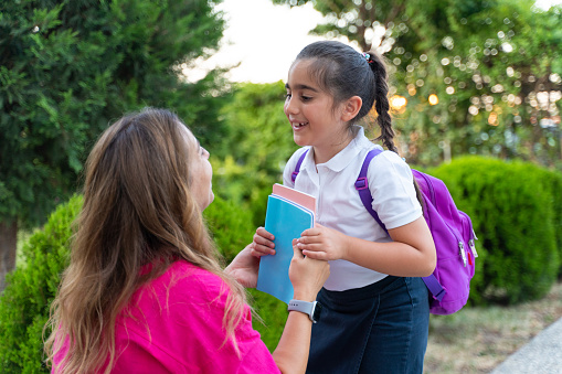 Little girl tells mom goodbye on first day of school