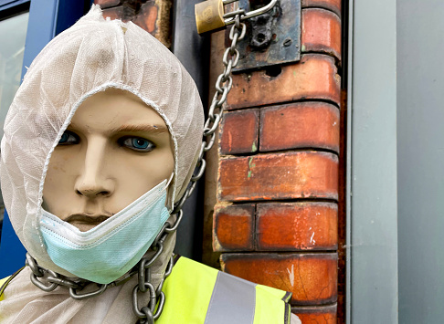 Mannequin head in a face mask and protective gear