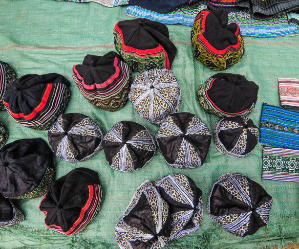 Selling ethnic clothes in Sapa, Vietnam Selling traditional clothes in Sapa, Northern Vietnam. Sa Pa is a town in northwest Vietnam not far from the Chinese border. bac ha market stock pictures, royalty-free photos & images