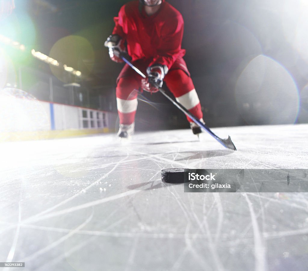 Ice hockey player. - Стоковые фото Хоккейная шайба роялти-фри