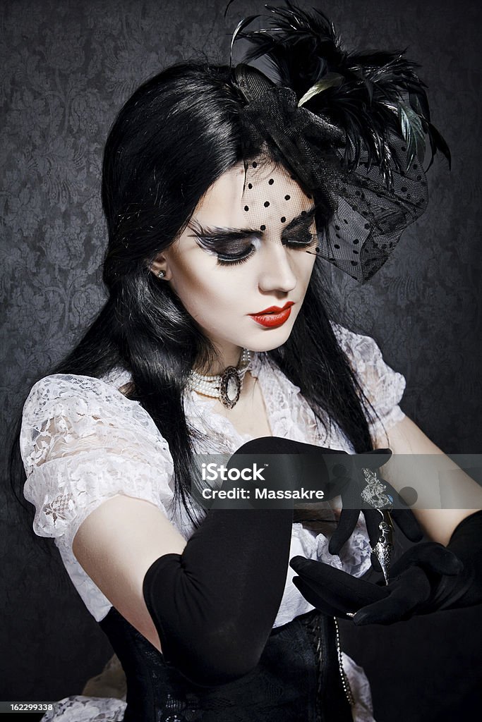 Artístico Para Maquillaje Foto de stock y más banco de imágenes de Accesorio personal - Accesorio personal, Camafeo, Collar de perlas - Joyas - iStock Artístico Para Maquillaje Foto de stock y más banco de imágenes de Accesorio personal - Accesorio personal, Camafeo, Collar de perlas - Joyas - iStock