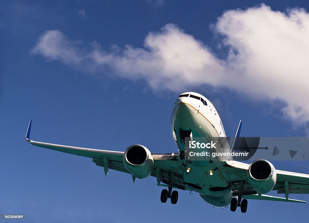 Avião no céu - Foto de stock de Asa de aeronave royalty-free