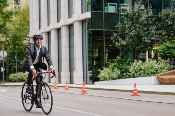 istock Young manager comuting to the office by electic scooter 1623099597