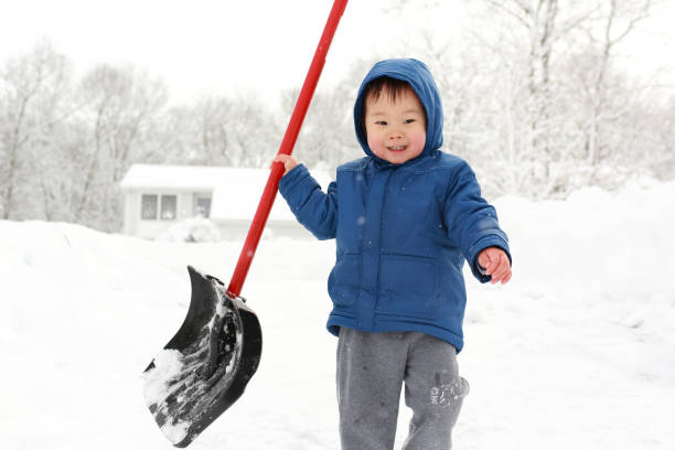 fête de l'hiver - child winter snow asian ethnicity photos et images de collection