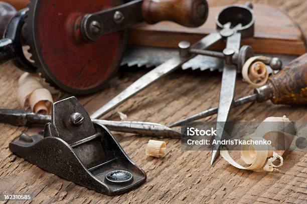 Foto de Ferramentas De Carpintaria e mais fotos de stock de Carpintaria - Carpintaria, Compasso, Antigo