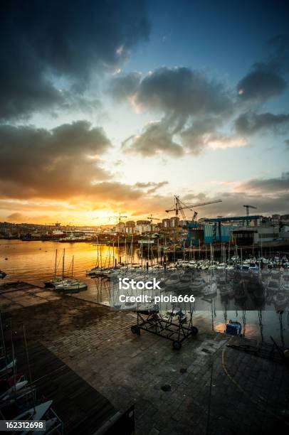 Pesca Barcos E Iates No Porto De Vigo Espanha - Fotografias de stock e mais imagens de Vigo - Vigo, Cais - Estrutura Feita pelo Homem, Casa de Barcos