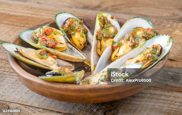 Half A Shell Baked Half Shell Mussels Stock Photo - Download Image Now - Animal ...