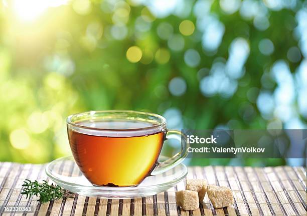 Photo libre de droit de Tasse De Thé Et Théière banque d'images et plus d'images libres de droit de Aliment - Aliment, Beauté de la nature, Boisson