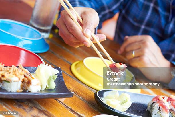 Foto de Sushi Roll e mais fotos de stock de Alimentação Saudável - Alimentação Saudável, Almoço, Antepasto
