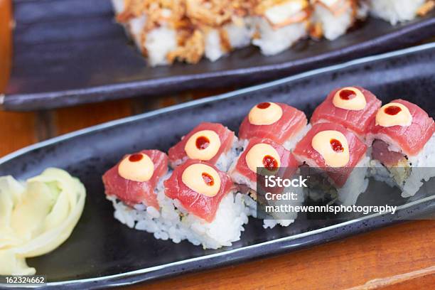 Rollo De Sushi Foto de stock y más banco de imágenes de Alimento - Alimento, Alimentos cocinados, Aperitivo - Plato de comida