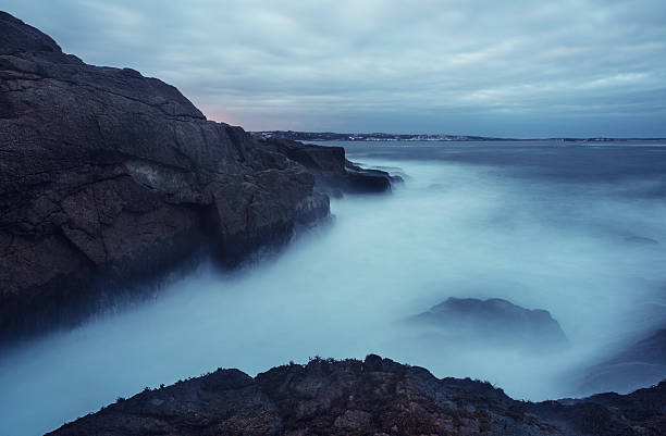 lavando branco - water flowing water east coast peggys cove - fotografias e filmes do acervo