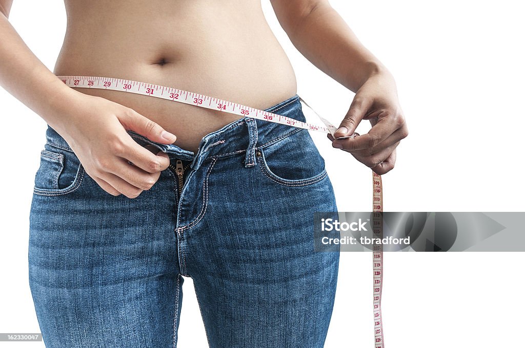 Mujer medir su cintura - Foto de stock de 20 a 29 años libre de derechos