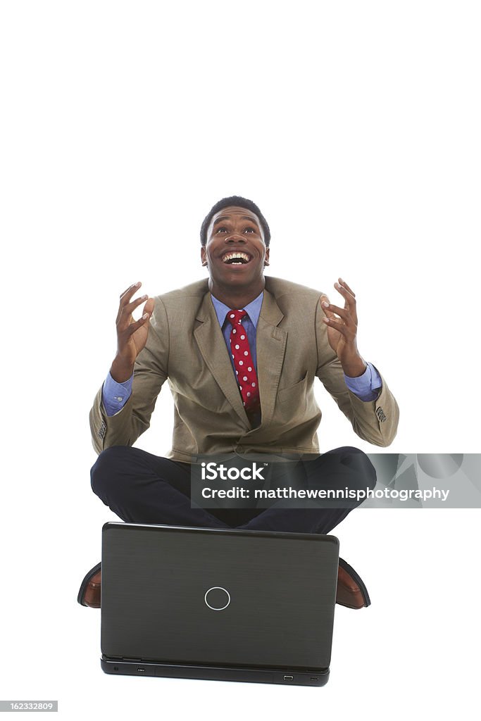 Afro americano Uomo d'affari felice sul computer portatile - Foto stock royalty-free di Adulto