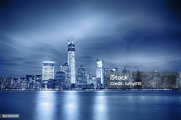 マンハッタンの夜の街並み - ニューヨーク州のストックフォトや画像を多数ご用意 - ニューヨーク州, ニューヨーク市, アメリカ合衆国