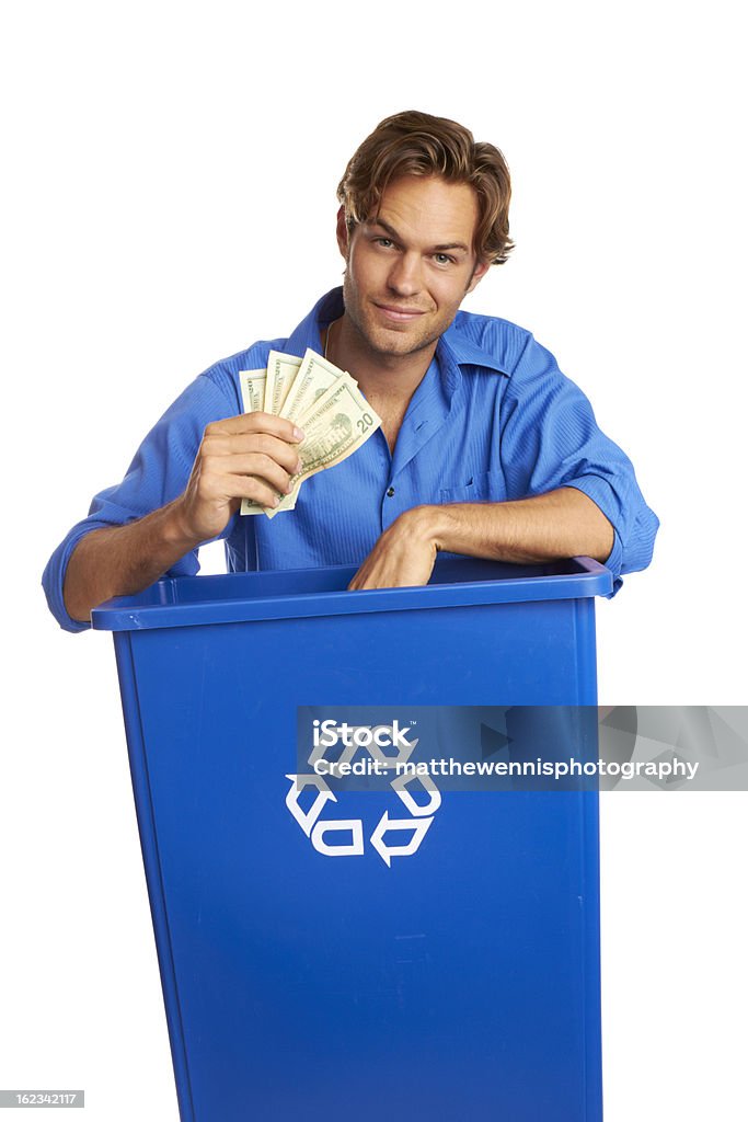 Caucasion männliche mit Recycling Bin hält Geld - Lizenzfrei Halten Stock-Foto