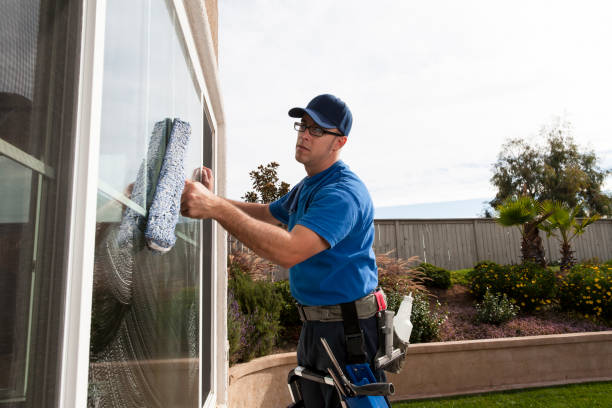 Window Cleaning Man cleaning window of a home. house washing stock pictures, royalty-free photos & images