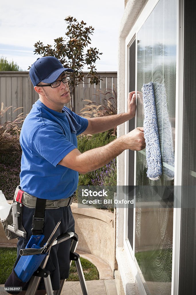 Nettoyage de la fenêtre - Photo de Laveur de carreaux libre de droits