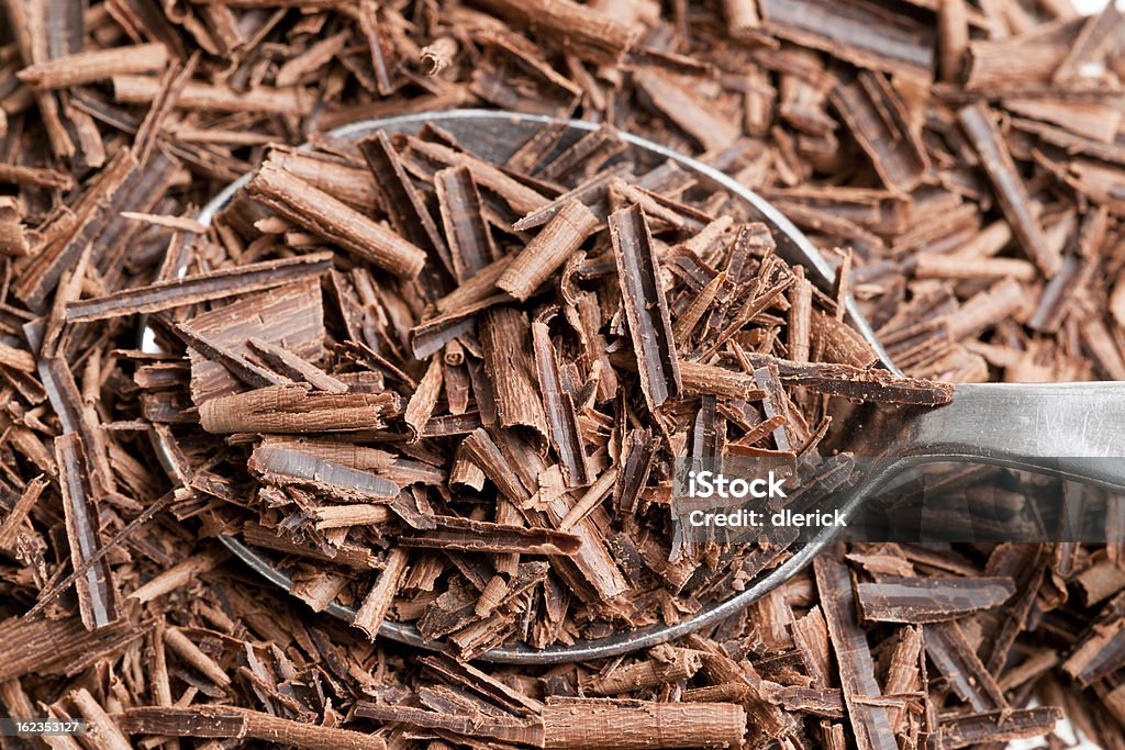 Raspas de Chocolate na Colher - Foto de stock de Chocolate royalty-free