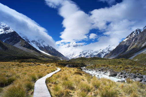 New Zealand is positively crammed full of breathtaking landscapes, especially here in the Mt Cook National Park on the South Island. Here we have a wooden walkway snaking its way along the Hooker Valley towards Mt Cook.