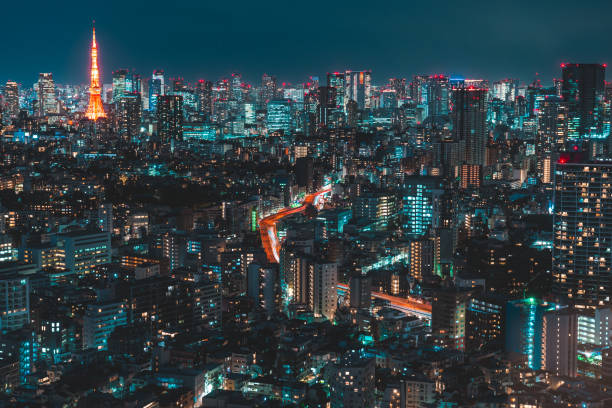 vue aérienne de nuit de la ville à tokyo, japon - tokyo prefecture tokyo tower night skyline photos et images de collection