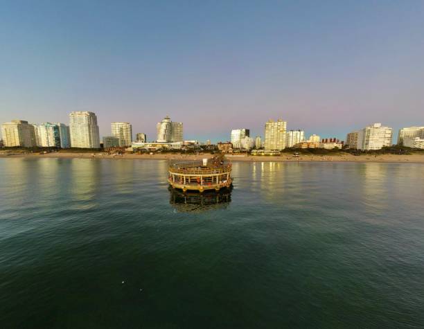 istock Uruguai Coast Sunset 1623955513