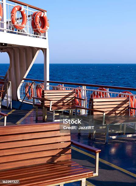Banco Em Ferryboat - Fotografias de stock e mais imagens de Ao Ar Livre - Ao Ar Livre, Assento, Azul