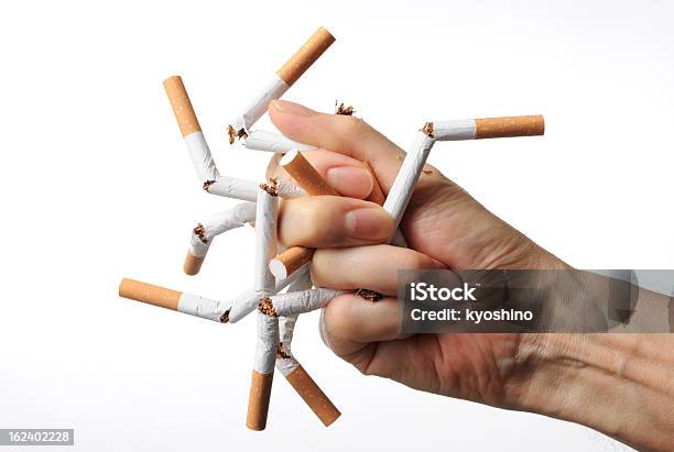 遮断タバコの喫煙にはquit を白背景 - 潰されたのストックフォトや画像を多数ご用意 - 潰された, 紙巻煙草, ひらめき