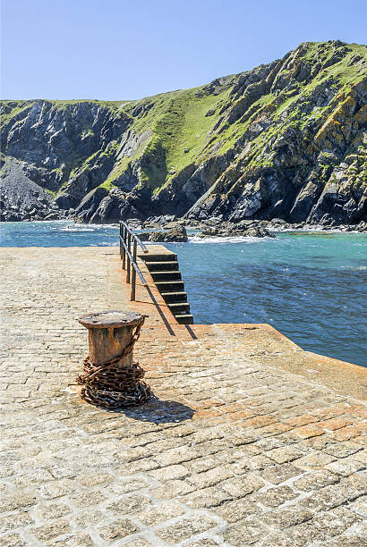 jetty the jetty at mulion cove cornwall mullion cove stock pictures, royalty-free photos & images