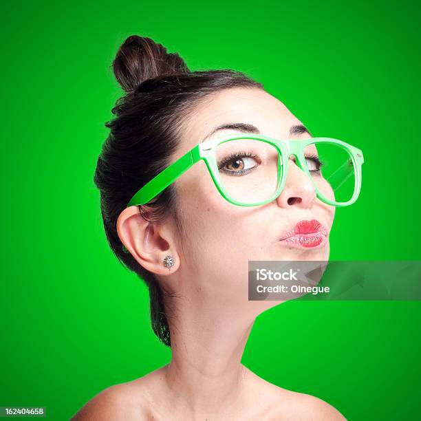 Puppentheaterfigur Mädchen Mit Großen Kopf Stockfoto und mehr Bilder von Brille - Brille, Farbiger Hintergrund, Fotografie