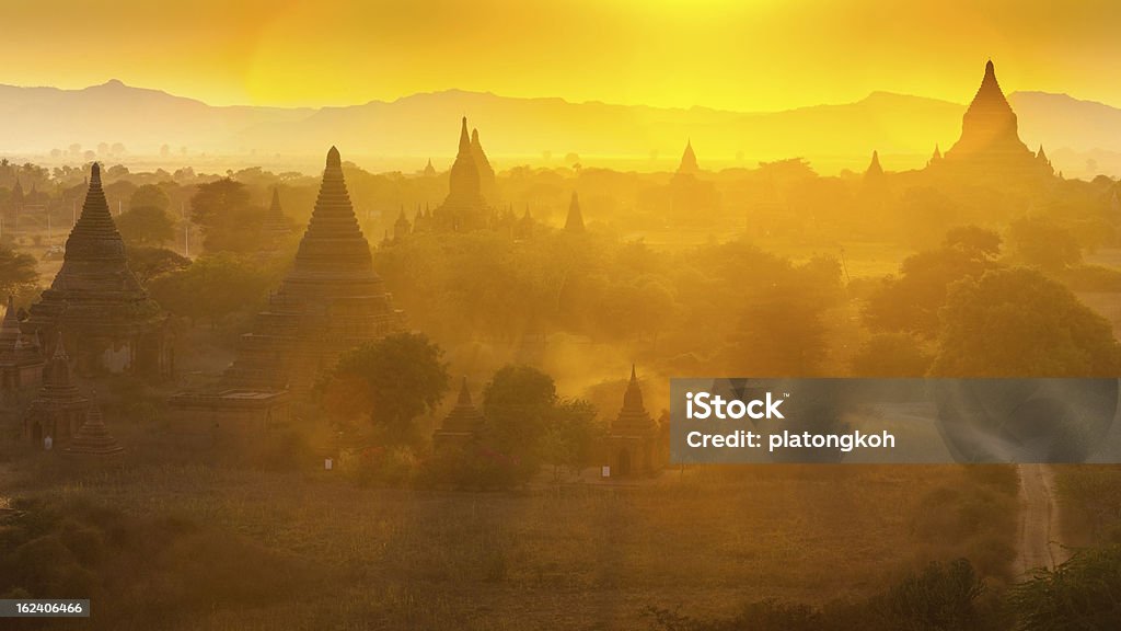 Sonnenuntergang über Tempel von Bagan " - Lizenzfrei Architektur Stock-Foto