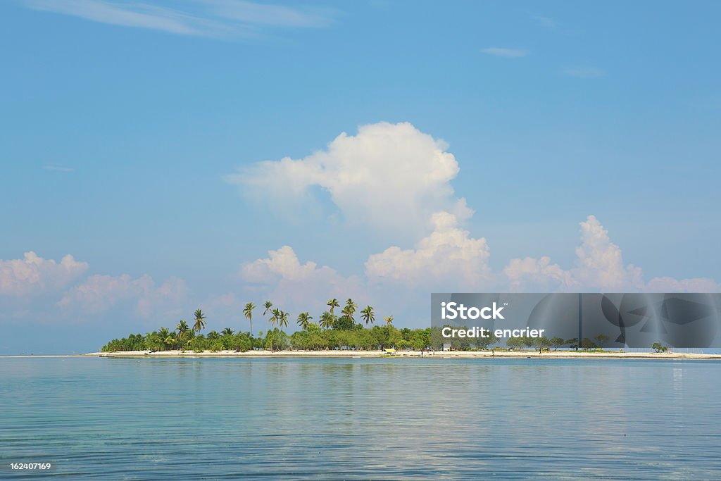 Идеальный тропический остров с пальмами - Стоковые фото Азия роялти-фри