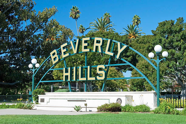 беверли-хиллз знак в лос-анджелес крупным планом вид - beverly hills california sign road sign usa стоковые фото и изображения