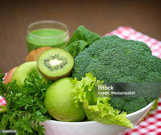 Verde Batido Ingredientes Foto de stock y más banco de imágenes de Alimento - Alimento, Batido de frutas, Bebida
