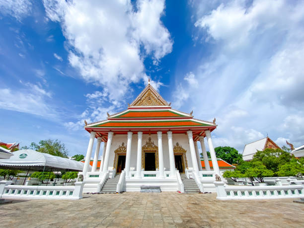 istock Hall of Makutkasatriyaram temple 1624191020