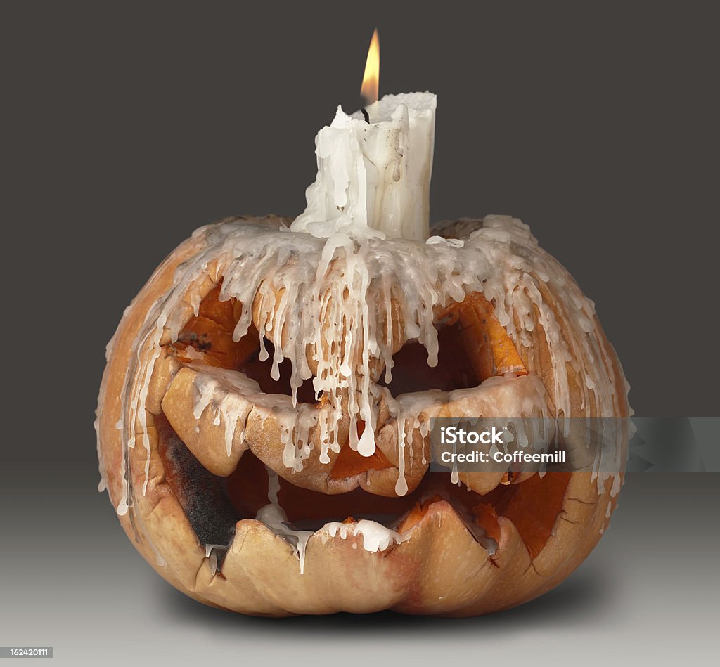 Citrouille d'halloween et bougie sur le dessus - Photo de Aliment libre de droits