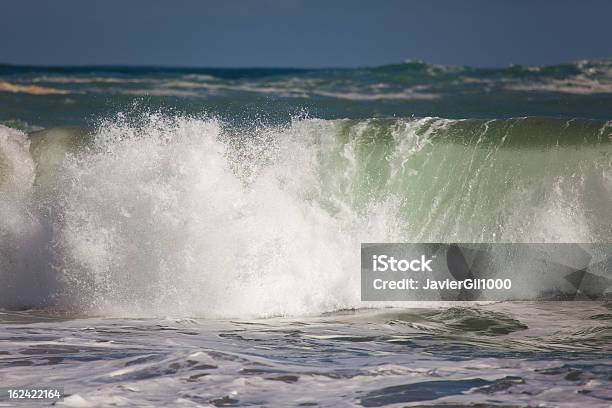 Волны На Пляже Ла Arnia Liencres Кантабрия — стоковые фотографии и другие картинки Атлантический океан - Атлантический океан, Без людей, Береговая линия