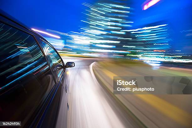 Nocne Jazdy Samochodem W Ruchu - zdjęcia stockowe i więcej obrazów Asfalt - Asfalt, Ciemny, Czynność