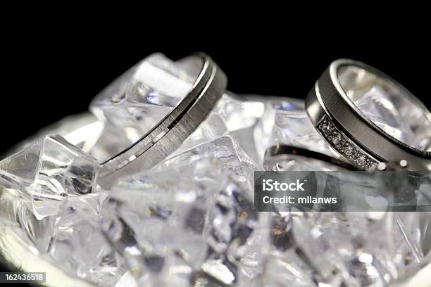 Fedi Nuziali - Fotografie stock e altre immagini di Amore - Amore, Anello - Gioiello, Anello di fidanzamento