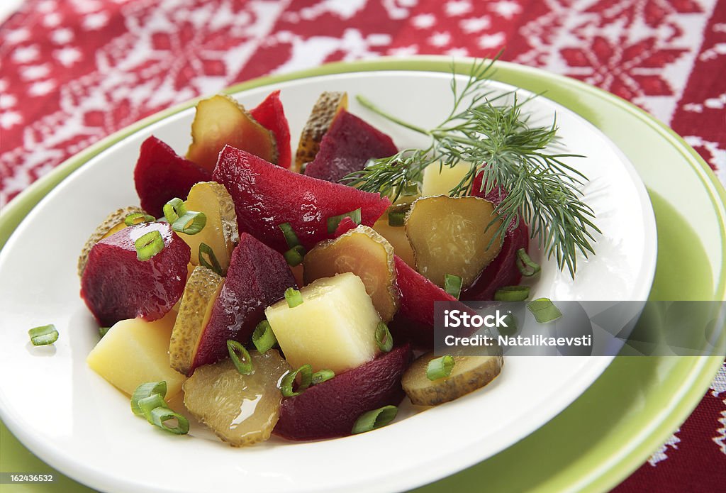 Салат из beets, картофель и огурцы Квашеный - Стоковые фото Без людей роялти-фри
