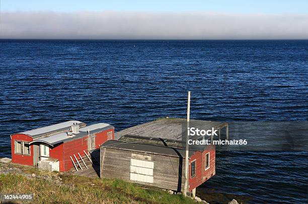 Photo libre de droit de Rouge Cabines Sur Un Fjord banque d'images et plus d'images libres de droit de Architecture - Architecture, Baie - Eau, Bâtiment vu de l'extérieur