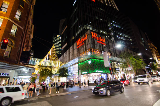 sídney, australia. – el 28 de diciembre de 2017. - fotografía nocturna del centro comercial westfield pitt st. en el centro de sídney. - pitt street mall fotografías e imágenes de stock