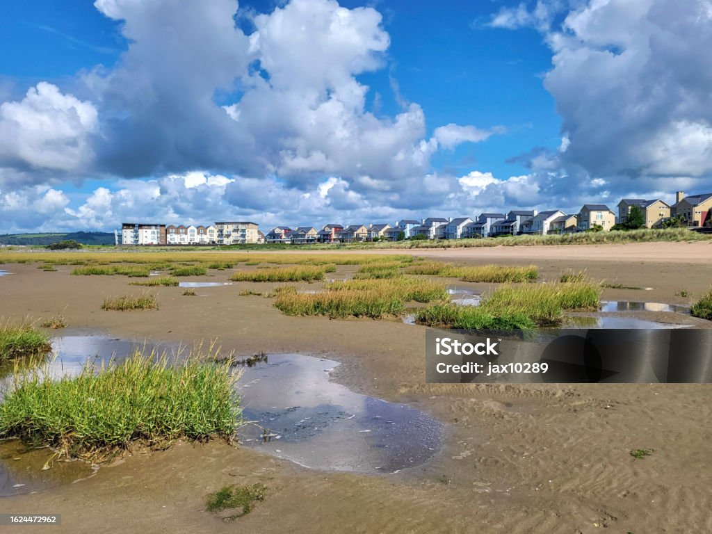 Luxury detached houses with views overlooking Machynys Bay Luxury detached houses with views of Machynys Bay. A very expensive and desirable location to purchase a home. Beach Stock Photo