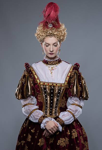 haughty queen w royal sukienka wyizolowane na szary - archduchess attitude beautiful elegance zdjęcia i obrazy z banku zdjęć