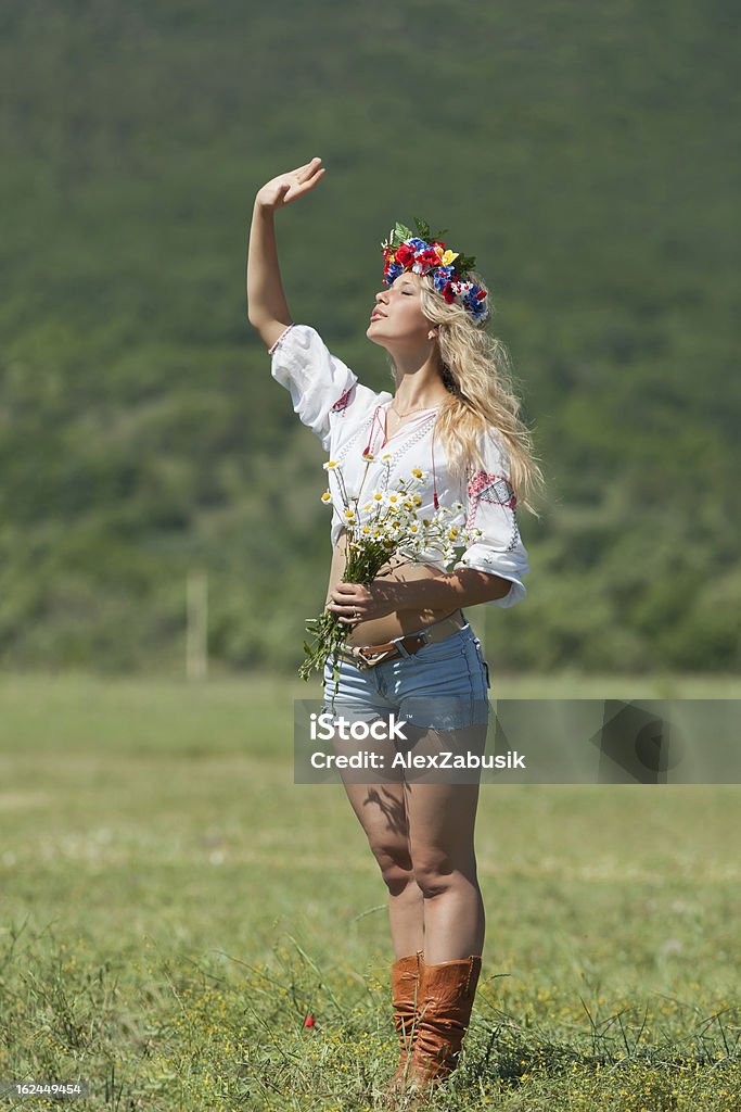 Ukrainische Mädchen in Feld - Lizenzfrei 18-19 Jahre Stock-Foto